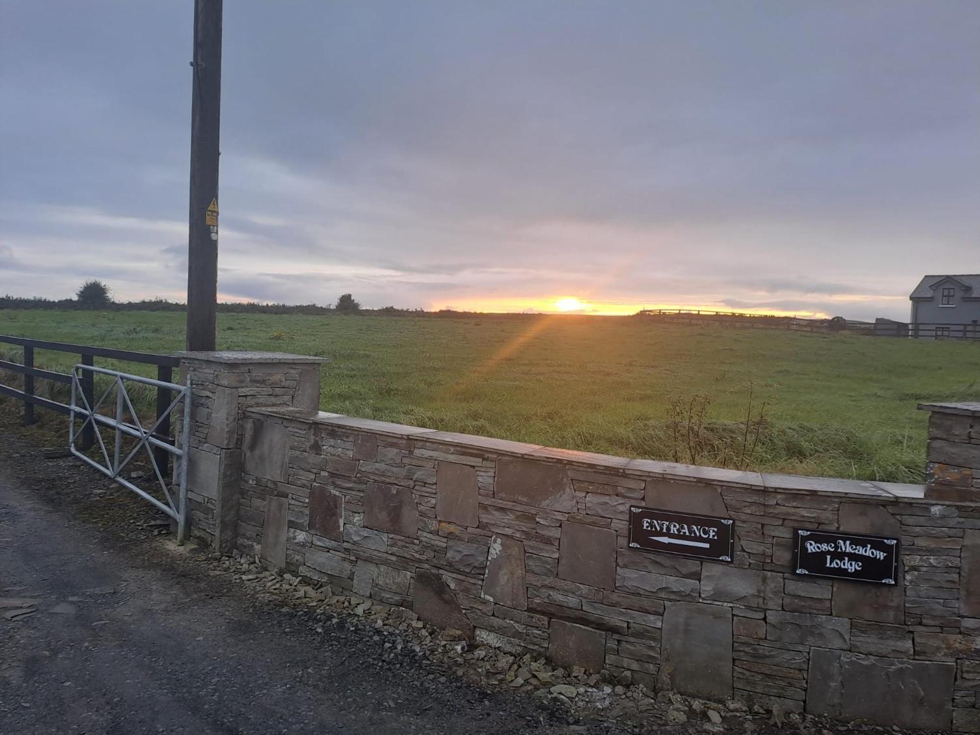 Rose Meadow Lodge Liscannor Bagian luar foto